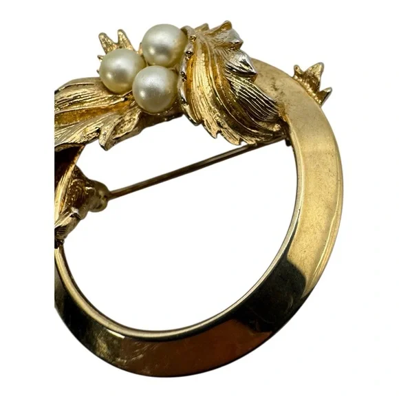 Sarah Coventry Gold Tone‎ Pearl Leaf Wreath Brooch Pin 1” Vintage - Picture 2 of 7